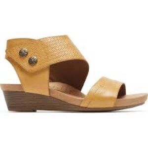 Rockport Cobb Hill Hollywood Cuff gold leather wrap sandals 8.5 GUC